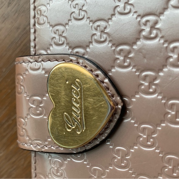 Authentic Gucci Microguccissima Monogram
Patent Leather Wallet - Picture 3 of 15